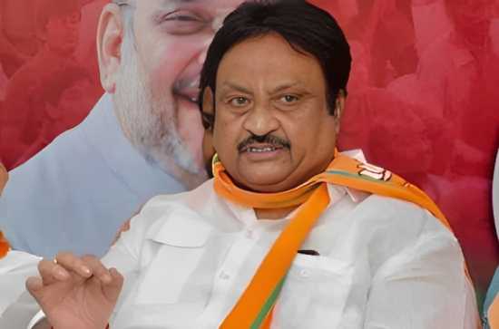 Jithender drags KCR into Bull kicking post