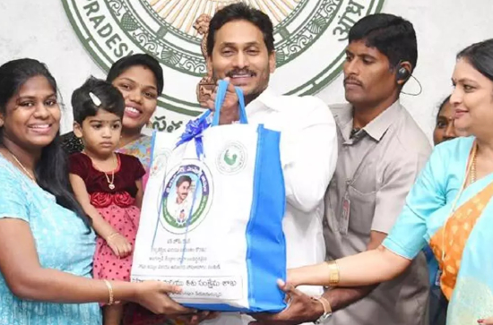 CM Jagan distributes YSR Sampoorna Poshana kits