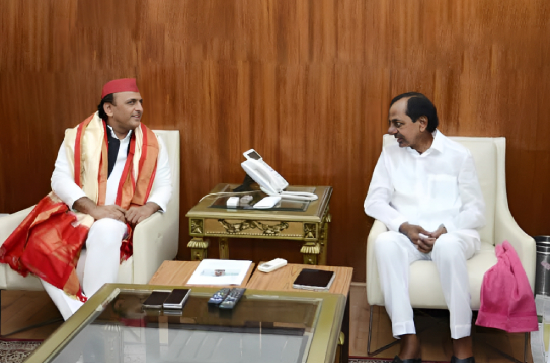 KCR-Akhilesh meet-KA.Paul's hulchul