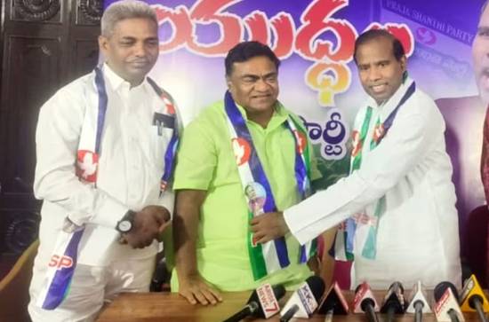 Former comedian Babu Mohan joins trendy comedian KA Paul's party