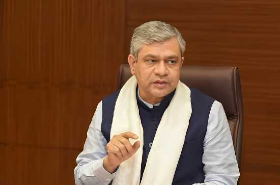 Which political party has the right to ask for a full-time Railway Minister?