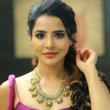 Glam Shot: Ashu Reddy flaunts gorgeous jewellery