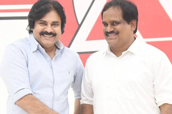TDP leaders humiliating Pawan Kalyan on stage?