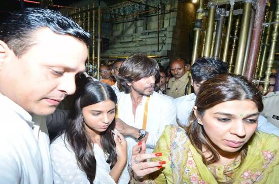 SRK offers prayers at Tirumala with daughter, Nayanthara 