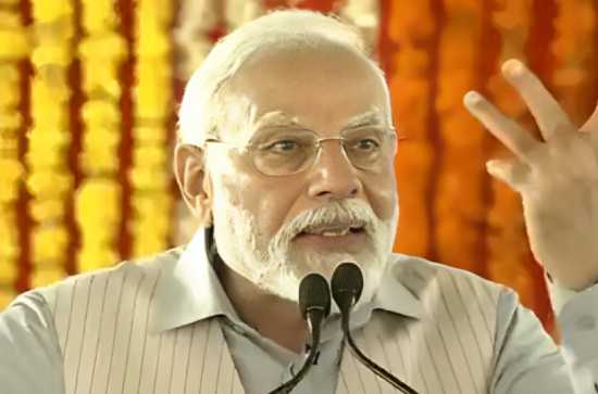 PM Modi launches projects, exposes KCR's corruption