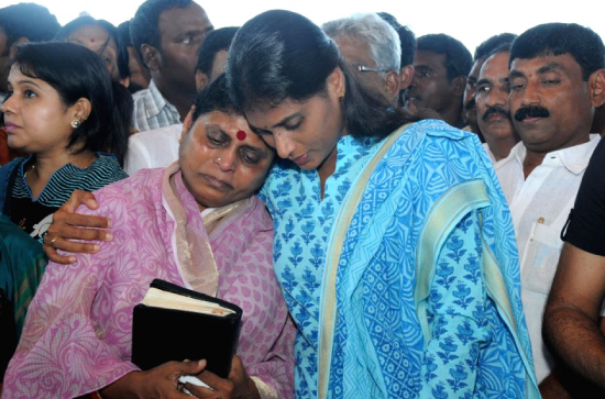 Vijayamma, Sharmila pay tributes to YSR on birth anniversary