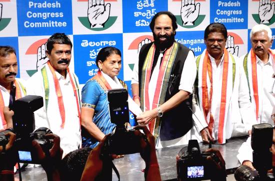 Shankaramma, mother of Telangana martyr Srikantha Chary, joins Congress
