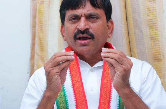 3 weeks before TS polls, IT raids on Ponguleti 