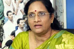 Prominent women leaders lead the protest for halting welfare schemes 