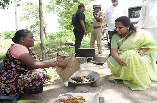 Kavirha surprises a maize vendor