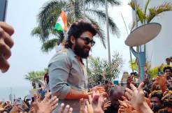 Vizag crowds eagerly welcome Allu Arjun 