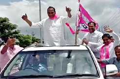 Minister Malla Reddy dances during Telangana Run