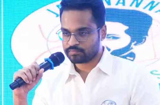Insensitive tweet by Nara Lokesh on Jagan’s attack, Sajjala Bhargava retorts 
