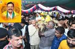 Naidu carries Dayakar Reddy’s pyre; expresses his love for his leader  