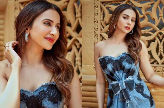 Glam Shot : Rakul in red lips, just uff!