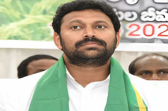 YS.Avinash Reddy heads to Chanchalguda Jail