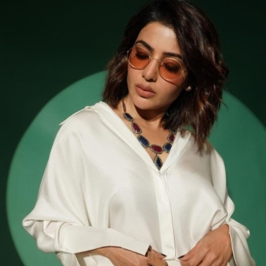 Glam Shot : Samantha aces the discotheque vibe!