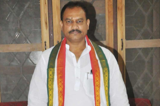 Congress MLC Mahesh Goud criticises BRS for protest on rice grain distribution