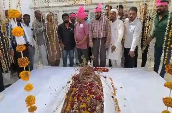 Ambedkar pays homage to Aurangazeb