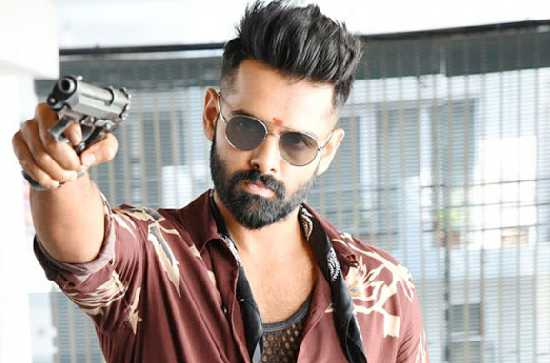 Double iSmart eyeing at B’wood girls?