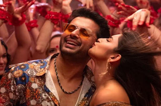 EXTRA - Ordinary Man: Pakka Mass Number shoot happening on Nithiin and Sree Leela with 300+ dancers under Jani Master Choreography