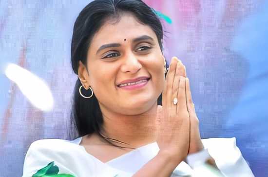 Sharmila's stunning take on YSRTP-Cong Merger  Sharmila's stunning take on the YSRCP-Cong merger. For long rumours have been spreading thick and fast that YS. Sharmila will be merging her YSRTP with the Congress party and fighting the elections together in Telangana and also she would be made in charge of the Congress Andhra Pradesh chief.   Her secret meeting with Congress leader, DK. Shiva Kumar who mastered the Congress victory in Karnataka and also her wishes to Rahul Gandhi on his birthday intensified the rumors. Rumors also spread that Sharmila will announce the merger of her party with Congress on July 8, after paying her respects and tributes to her father YSR at Idupluapaya, on his birth anniversary.   In the midst of all this, Sharmila came up with a strong take on YSRTP and Congress merger. She posted "YS Sharmila Reddy will continue to fight for Telangana till her last breath as a child of Telangana. Unsuccessful attempts are being made to create a gulf between me and the people of Telangana by creating imaginary stories. I have the same thing to say to idle visionaries. Focus on my political career and spend time on KCR's rule. By all means, put it on the fate of Telangana which is getting destroyed under the rule of the KCR government. Let KCR's family put an end to corruption. My future is with Telangana, only Telangana, my desire, my struggle is for Telangana.Jai Telangana"