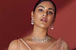 Glam Shot : Lucky charm Samyuktha exudes grace and gravity!