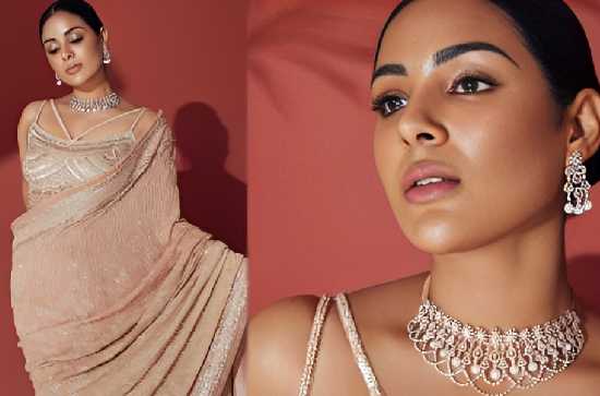 Glam Shot : Lucky charm Samyuktha exudes grace and gravity!