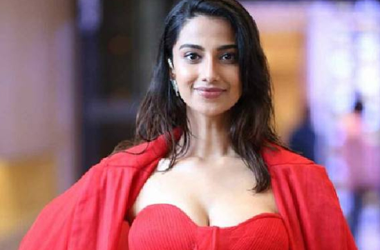 Meenakshi Chaudhary: Two releases on Diwali! 