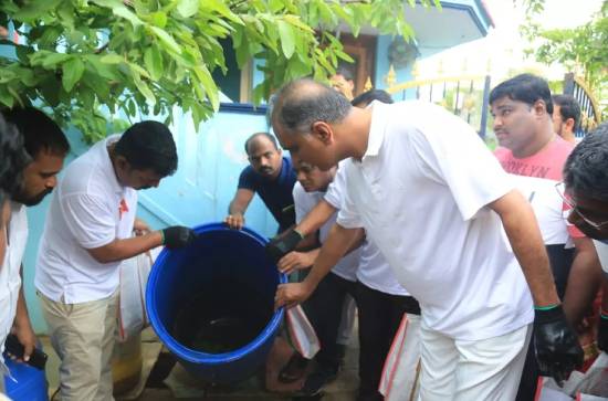 Harish Rao sets an example, clearnedgarbage