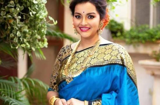 Renu Desai chose the wrong film. Period. 