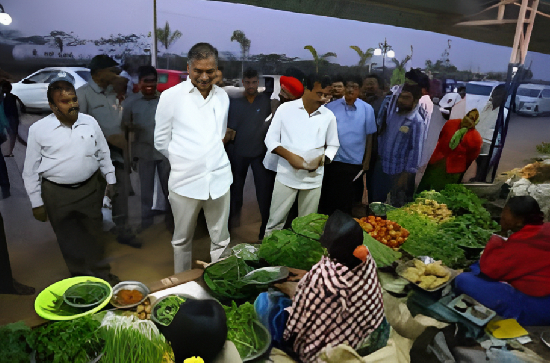 Harish Rao's surprise visit to Rythu Bazar