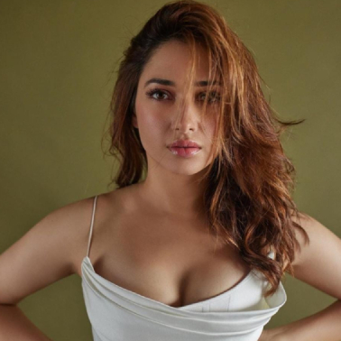 Glam Shot : Tamannaah turns voluptuous in white