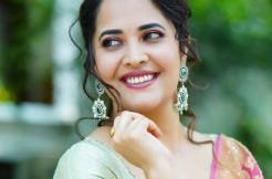 Glam Shot: Anasuya is chic in a grand saree 