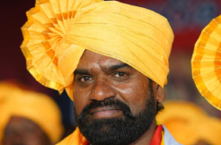 Bithiri Sathi tries to get KCR's blessing?