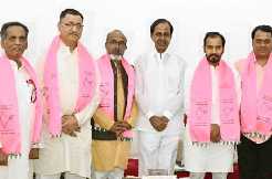 BRS strengthens its presence in North; BJP leaders join BRS