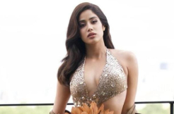 Glam Shot :Janhvi Kapoor & radiant glow go together!