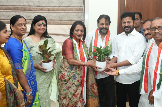 Hyderabad Mayor Joins Congress