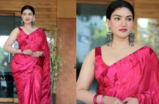 Glam Shot: Honey Rose, the saree-clad beauty!
