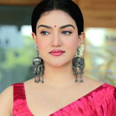 Glam Shot: Honey Rose, the saree-clad beauty!