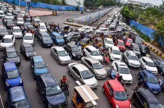 Hyderabad's traffic woes worsen, a major leader thinks it is a worry! 