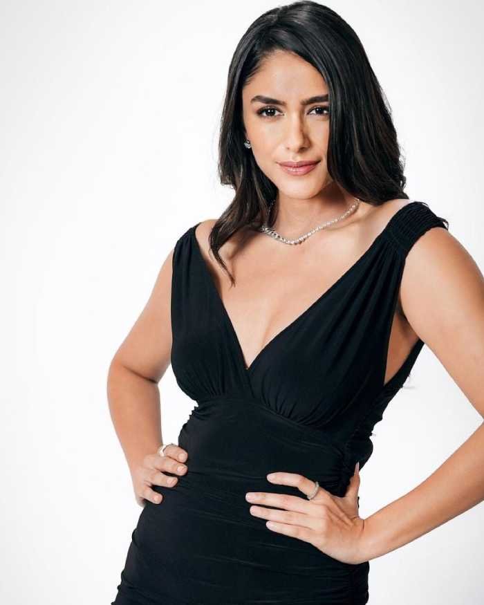 Mrunal-Thakur-2