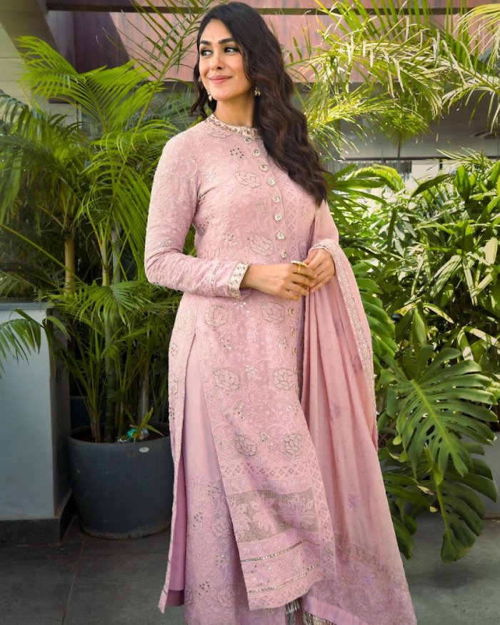 MrunalThakur
