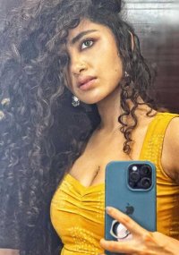 Anupama-Parameswaran-4