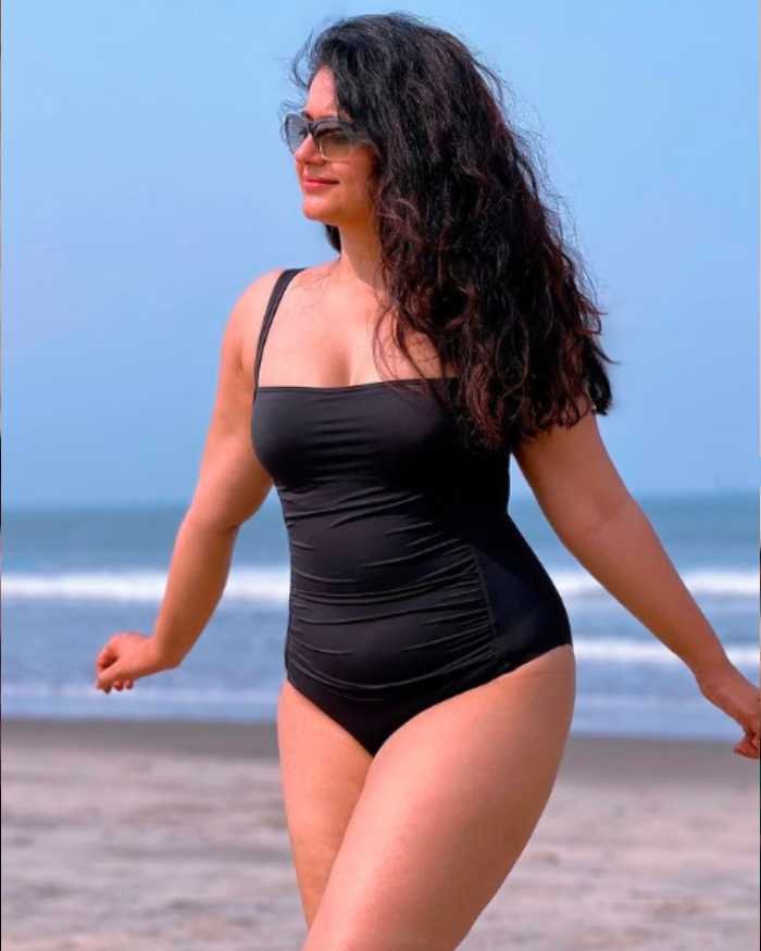 poonam_bajwa